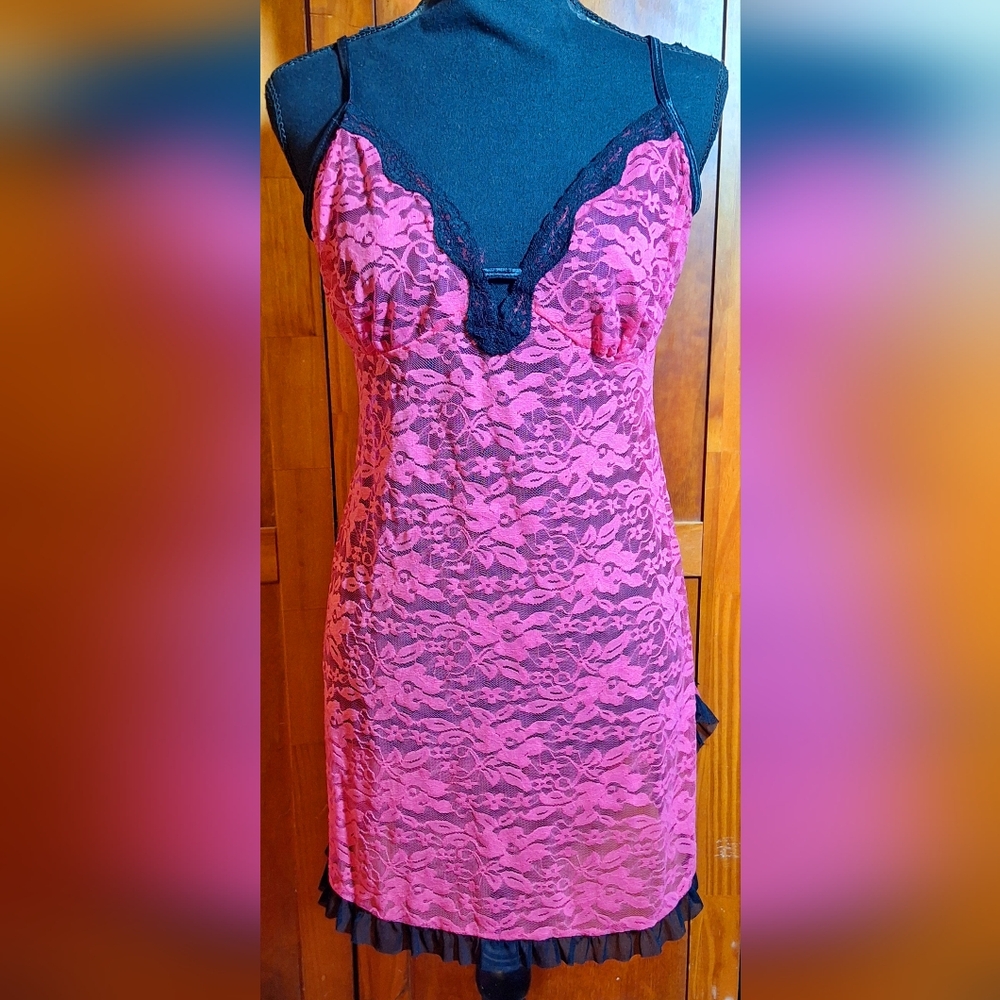 SECRET TREASURES Hot Pink Lace Chemise